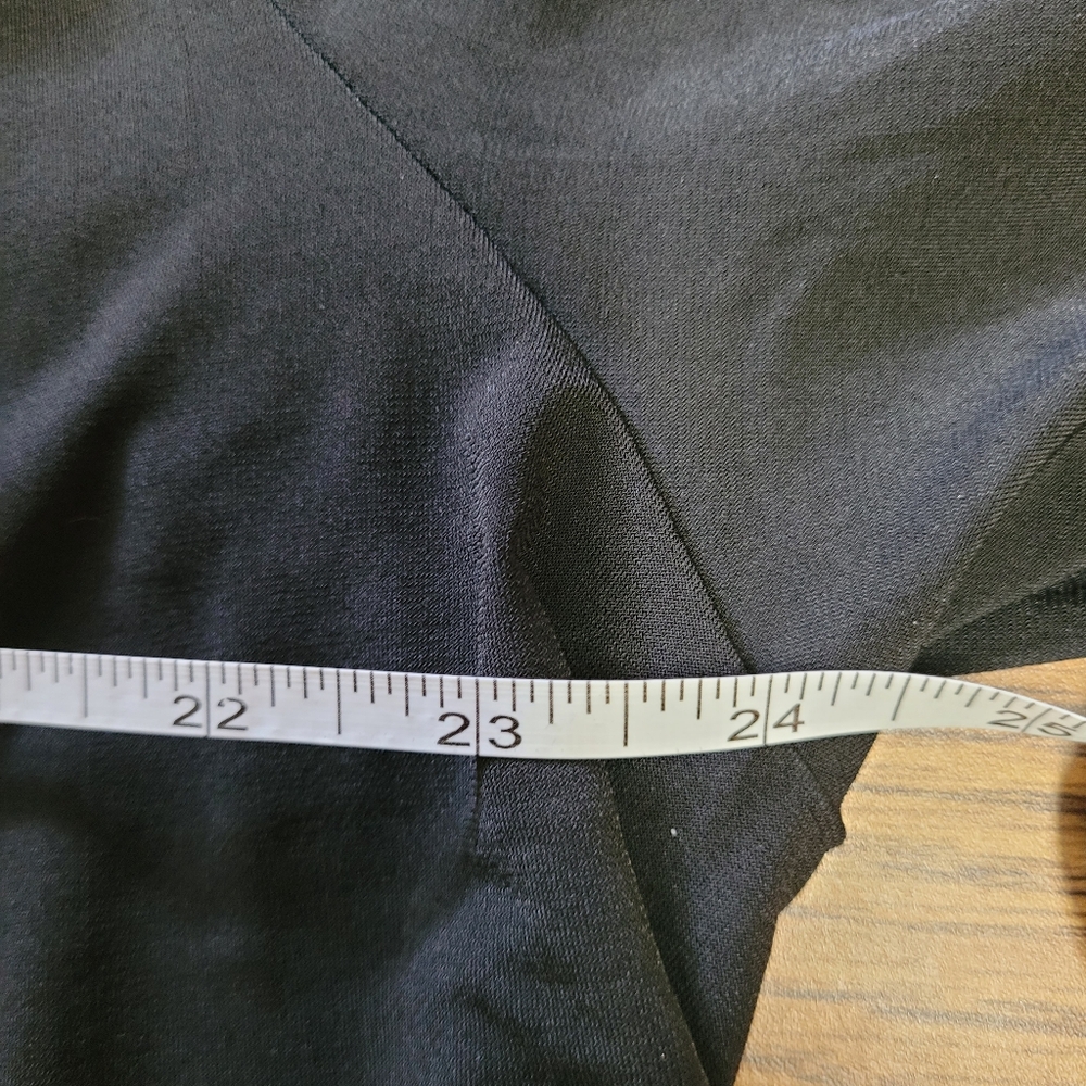 NWT Glamour Black Shrug With Ruffled Edges 2X - Picture 7 of 8
